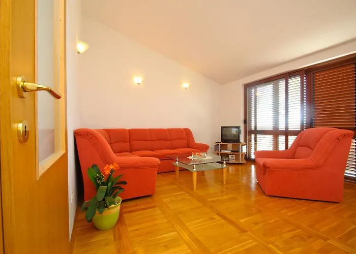 Hella Apartment
